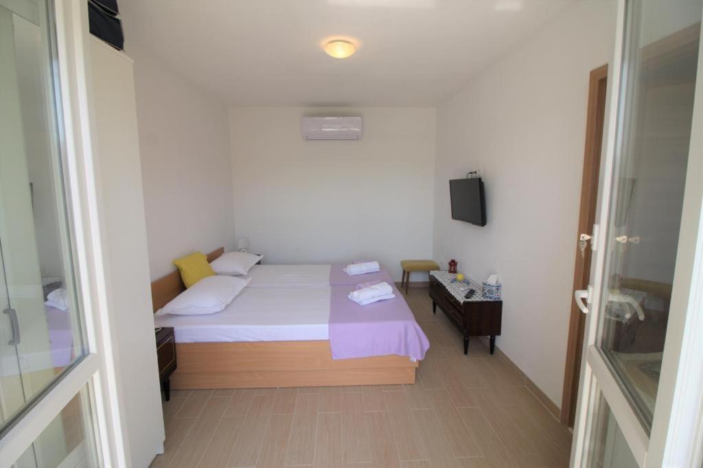 Privatna Soba Gita Apartment Sumartin Exterior photo